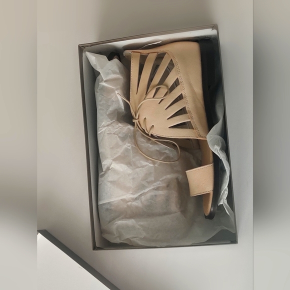 NWT Italian-Made "Lavato" Nude Sandals - Picture 3 of 6